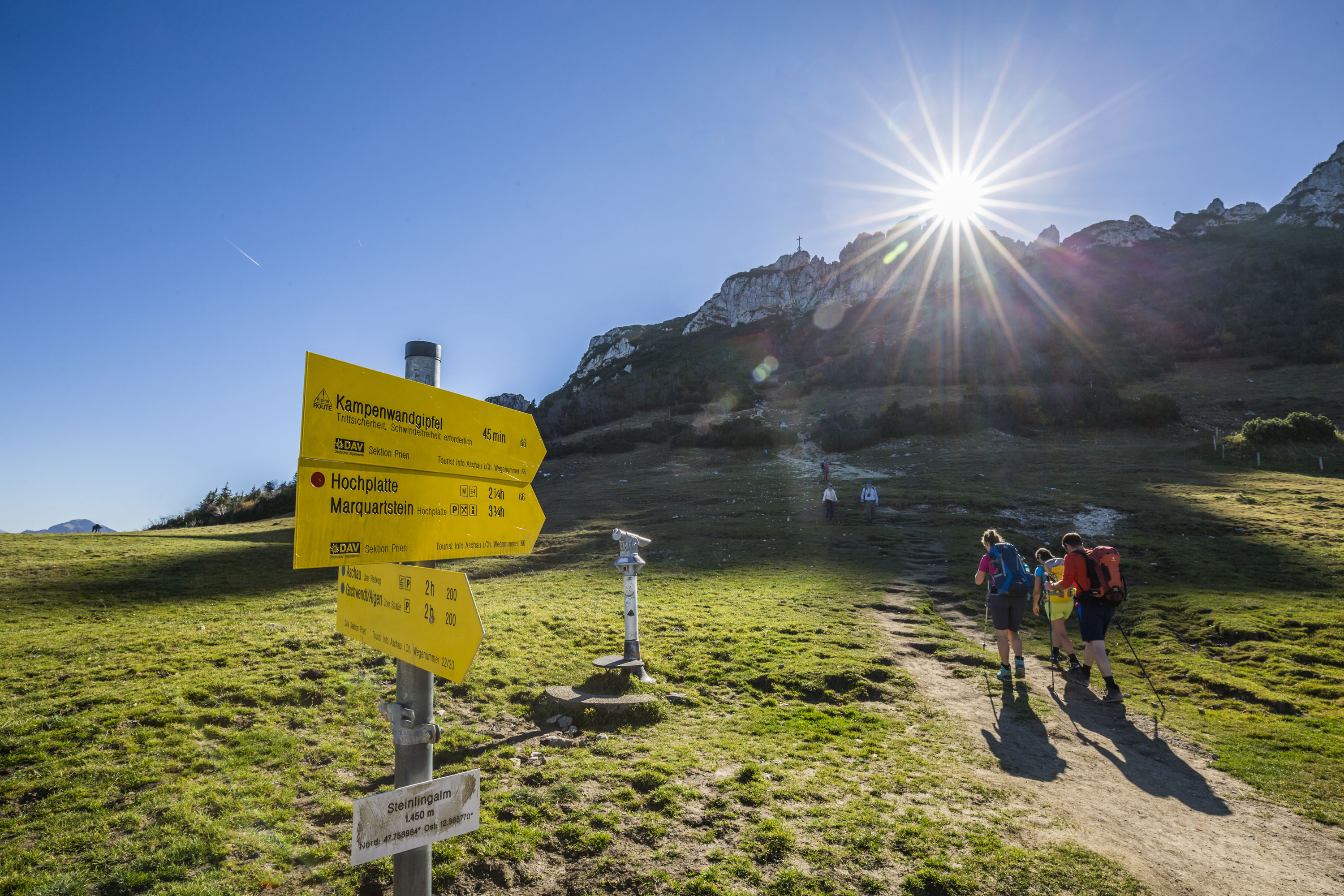 Wandern zum Gipfel der Kampenwand